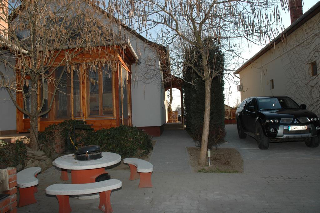 Tisza-Kert Vendégház -Tisza-Kert Vendégház II Tiszafüred Exterior foto